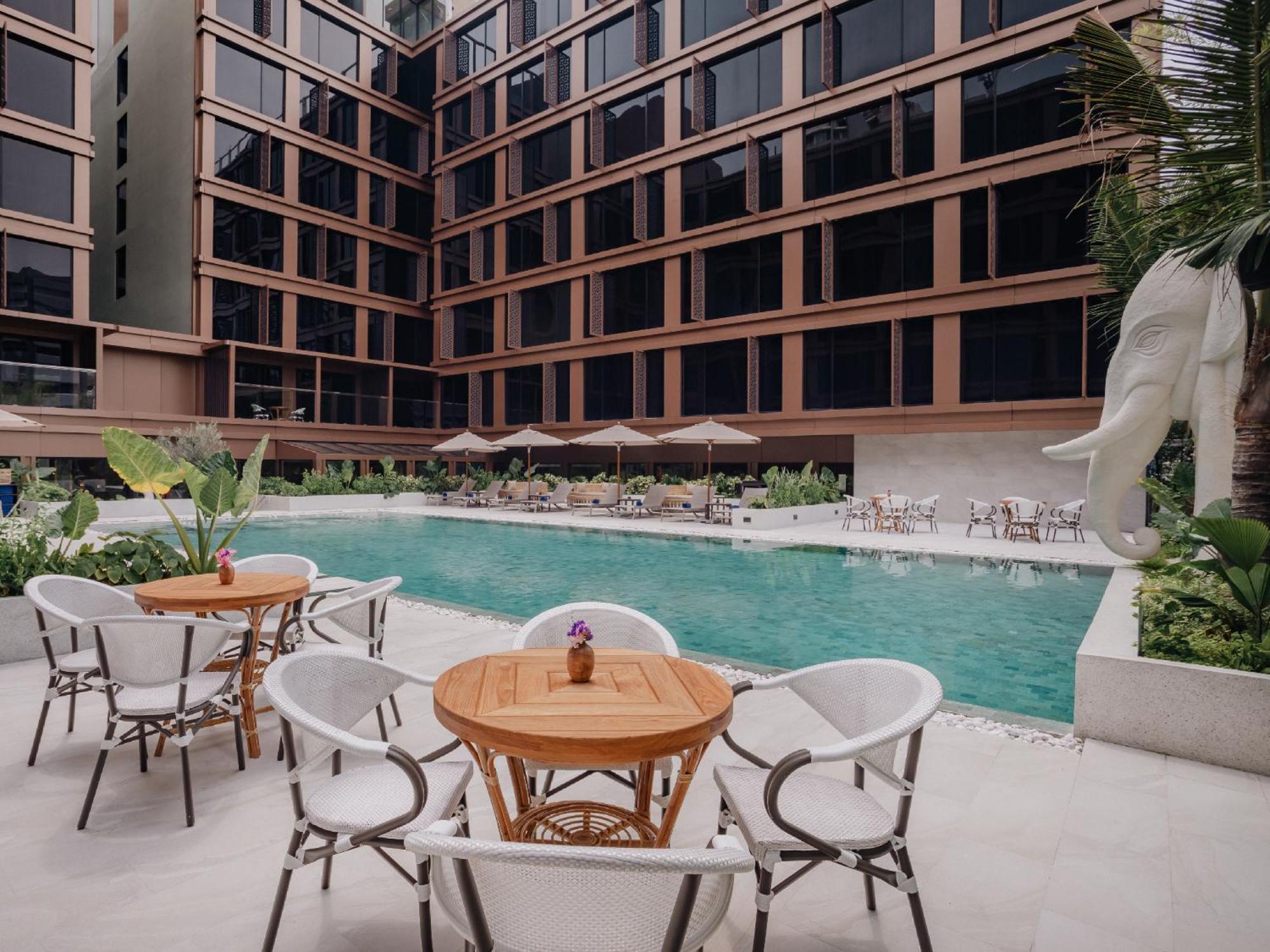 Nysa Hotel Bangkok Sukhumvit 11 Exterior photo The swimming pool at the hotel