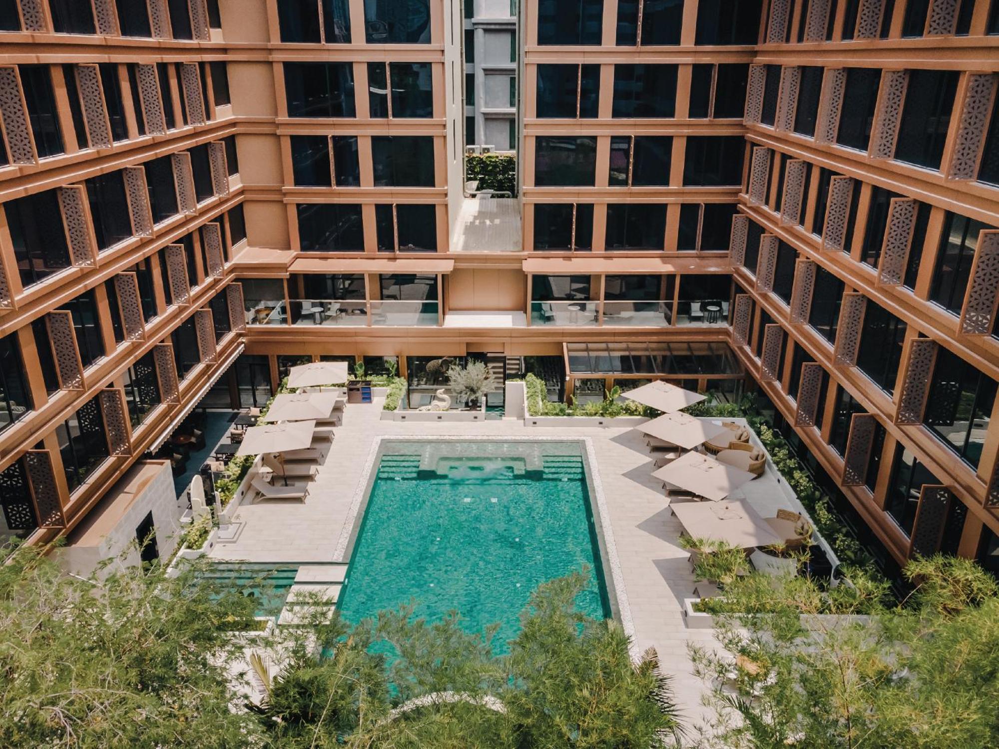 Nysa Hotel Bangkok Sukhumvit 11 Exterior photo The hotel's courtyard