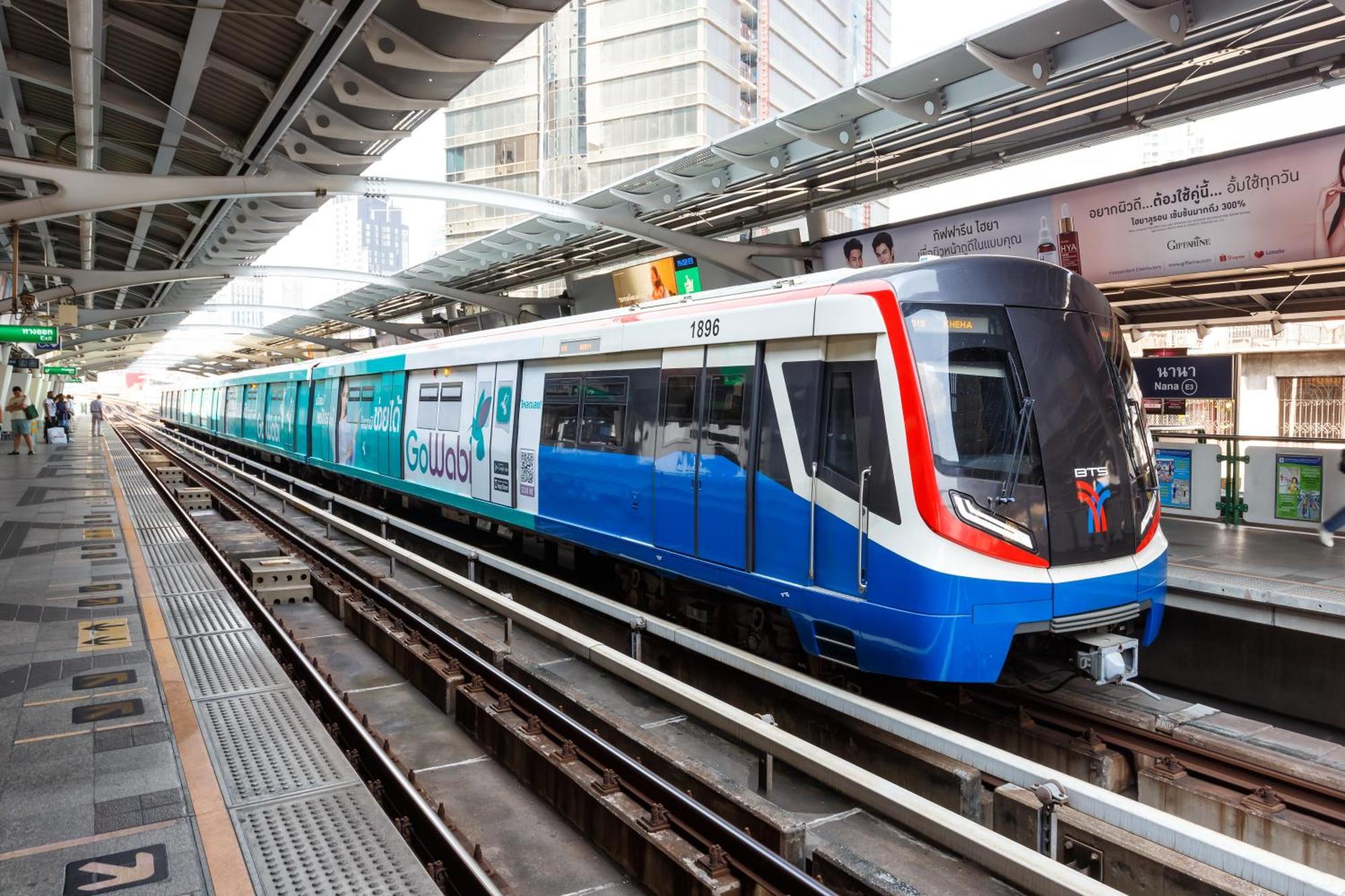 Nysa Hotel Bangkok Sukhumvit 11 Exterior photo A Blue Line train at Huai Khrai